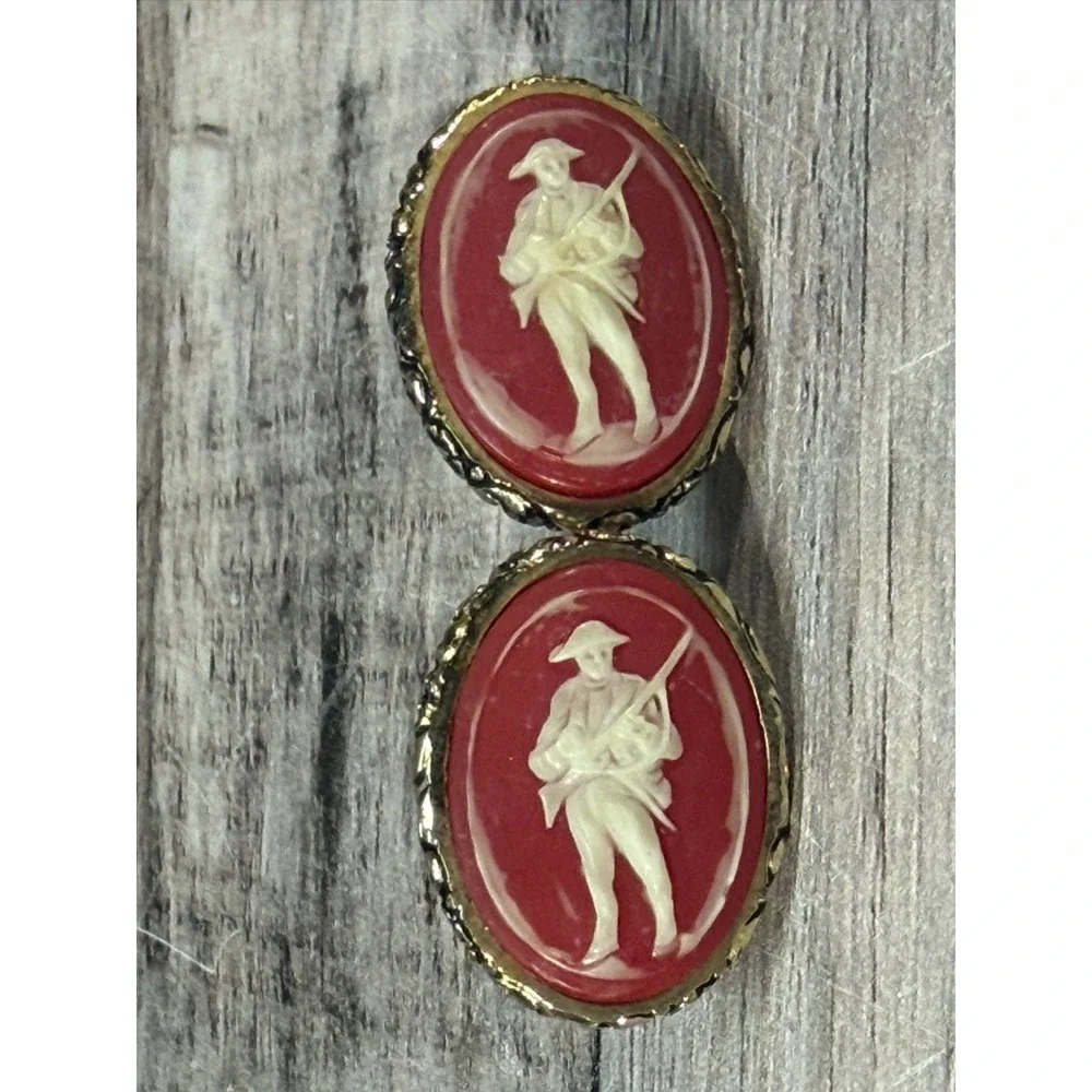 Revolutionary War Soldier Cameo Brooch Cufflinks Set of 2‎